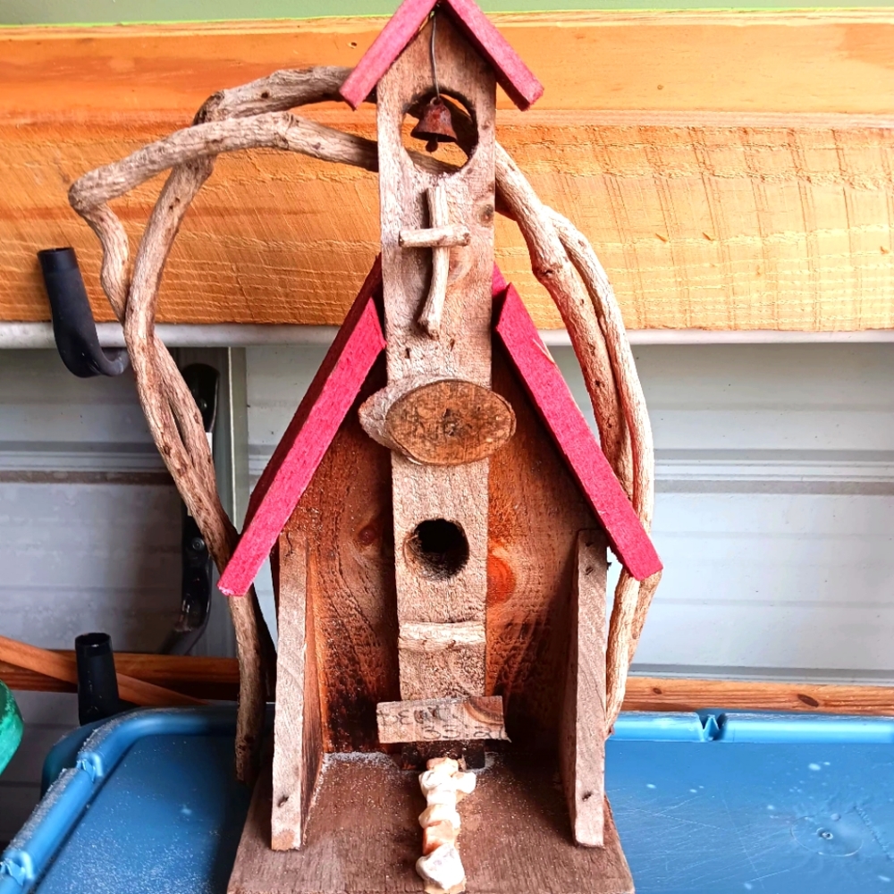 Bird feeder